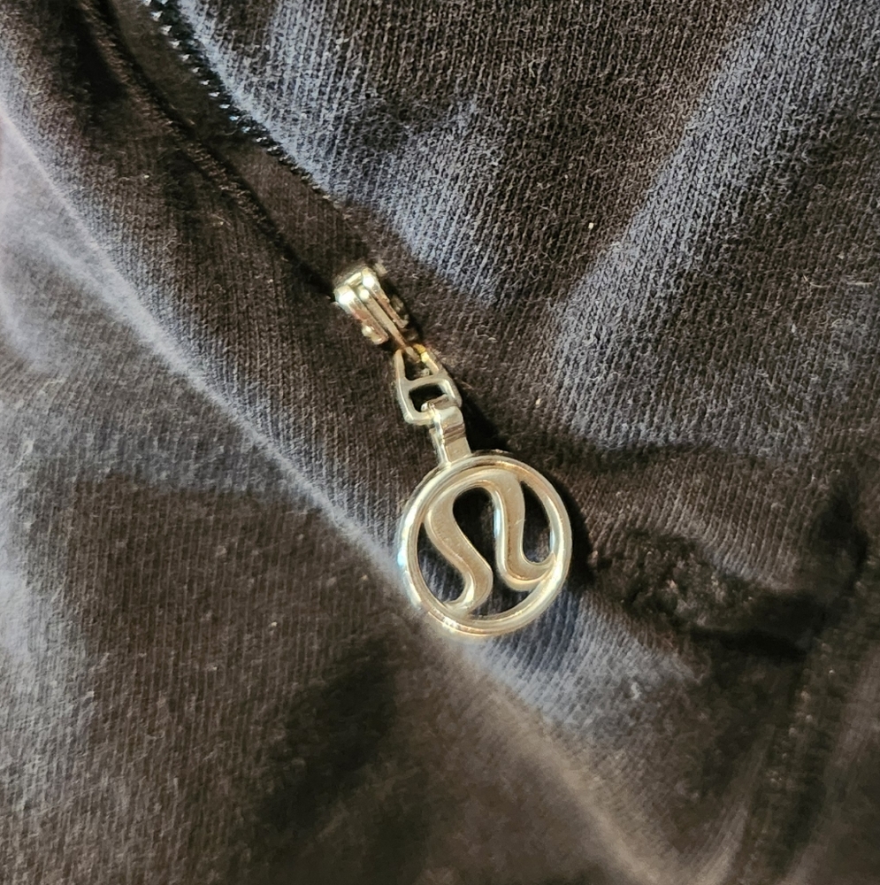 Lululemon Size 6 Black Cowl Neck Sweatshirt Worn In‎ - Picture 3 of 8